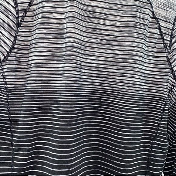 Kirkland Signature Ladies' 1/4 Zip Mock Neck Zip Up Pullover XL - Picture 3 of 6